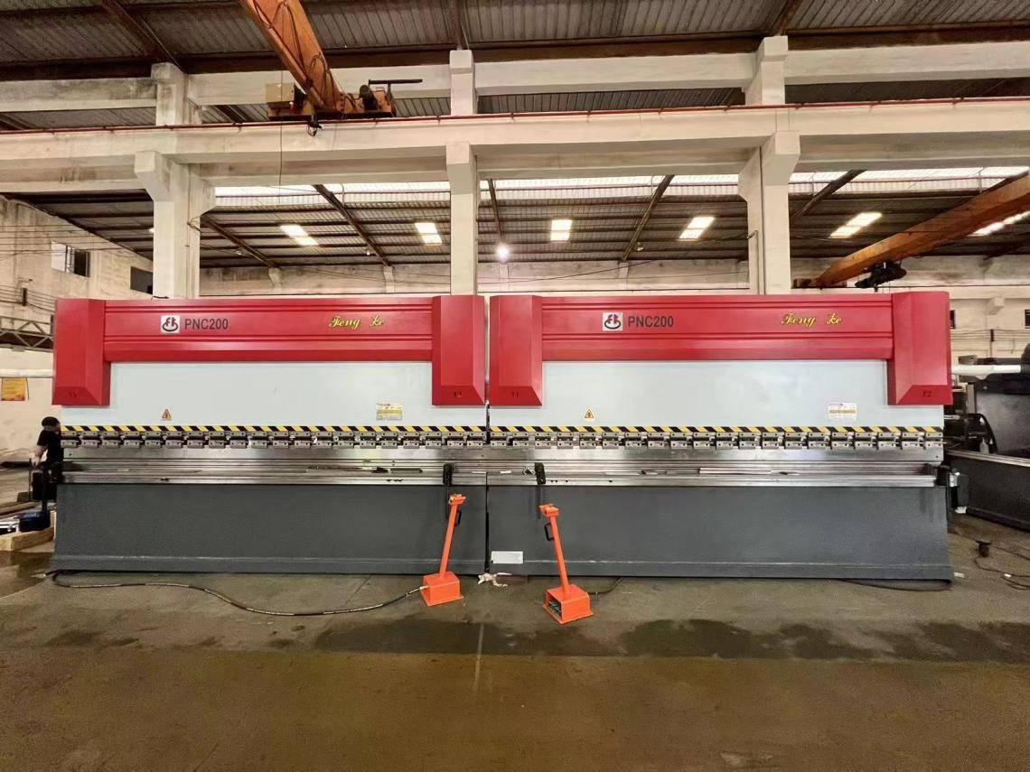 實(shí)現(xiàn)1+1＞2，豐科機(jī)械創(chuàng)新推出高效的雙機(jī)聯(lián)動(dòng)折彎機(jī) ? 